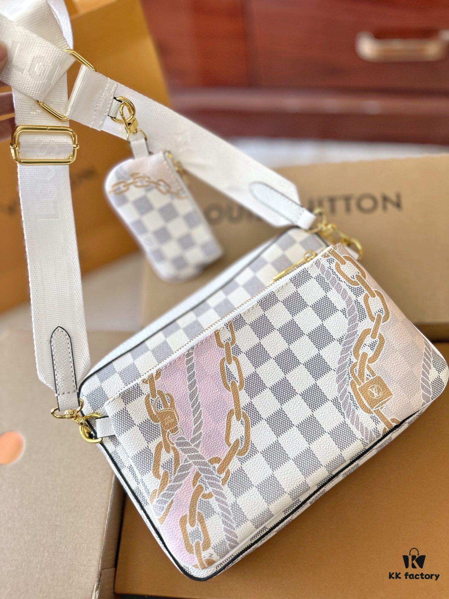692f14244ecd253cf1079251 LV Louis Vuitton Men's Crossbody Bag, Three-in-One Foldable Gift Box Packaging