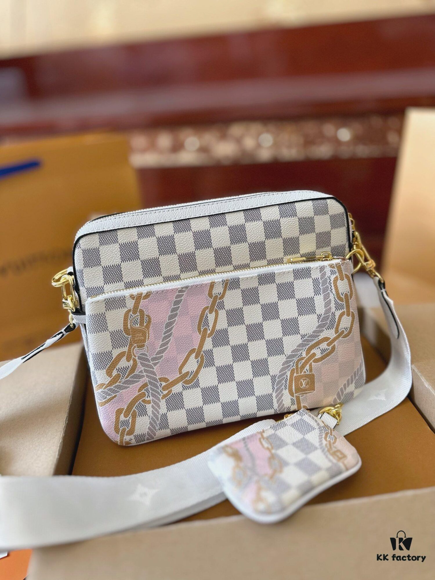 692f14254ecd253cf1079252 LV Louis Vuitton Men's Crossbody Bag, Three-in-One Foldable Gift Box Packaging