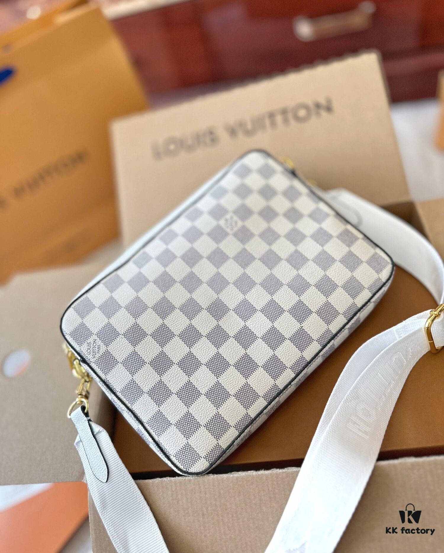692f14264ecd253cf1079253 LV Louis Vuitton Men's Crossbody Bag, Three-in-One Foldable Gift Box Packaging