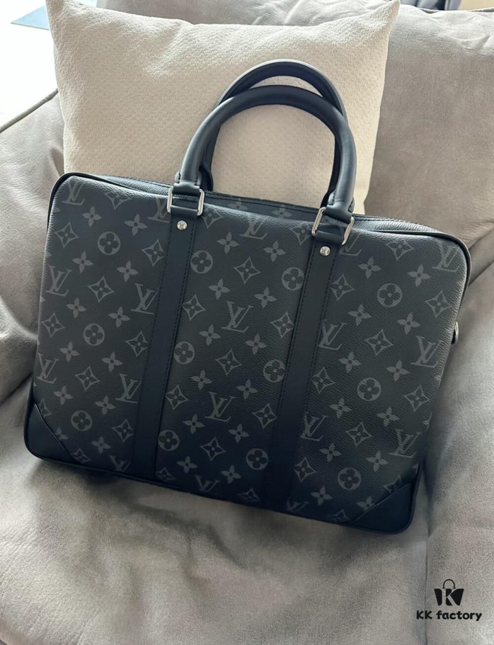 692f142a4ecd253cf1079258 LV Men's Briefcase