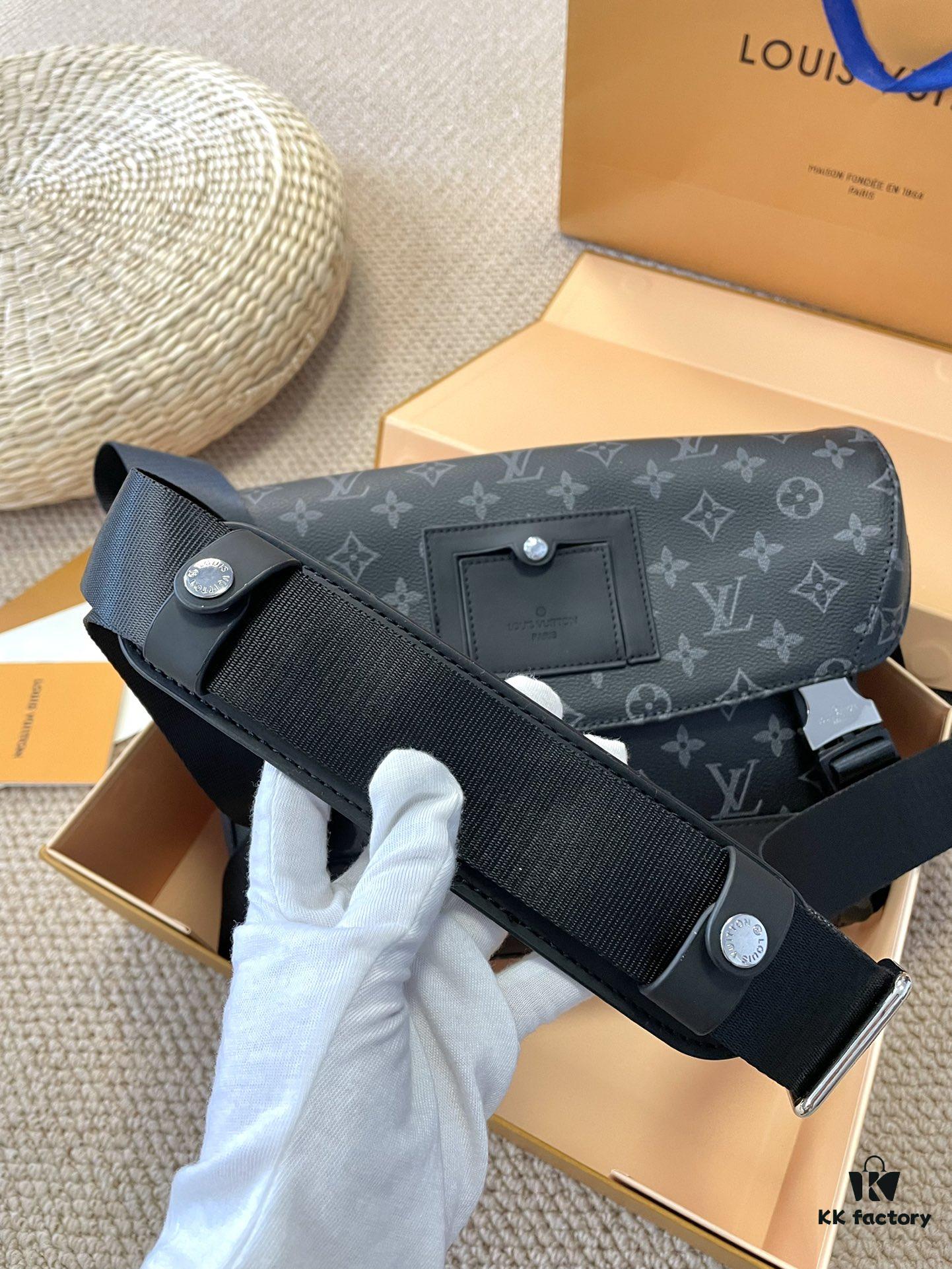 692f14364ecd253cf1079265 Foldable Gift Box 🎁 Size: 28*25cm L Brand Men's Messenger Bag VOYAGER Messenger Bag
