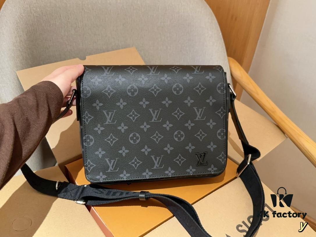 Louis Vuitton District Men's Briefcase Messenger Bag