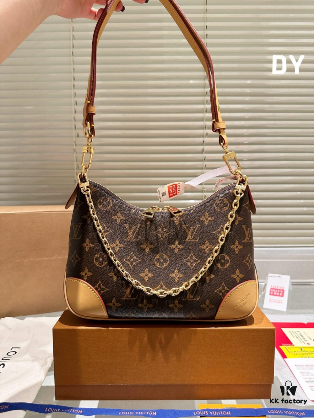 692f14514ecd253cf107928c Top Quality Original Single Pure Cowhide Full Steel Hardware LV Boulogne Messenger Bag Croissant Bag