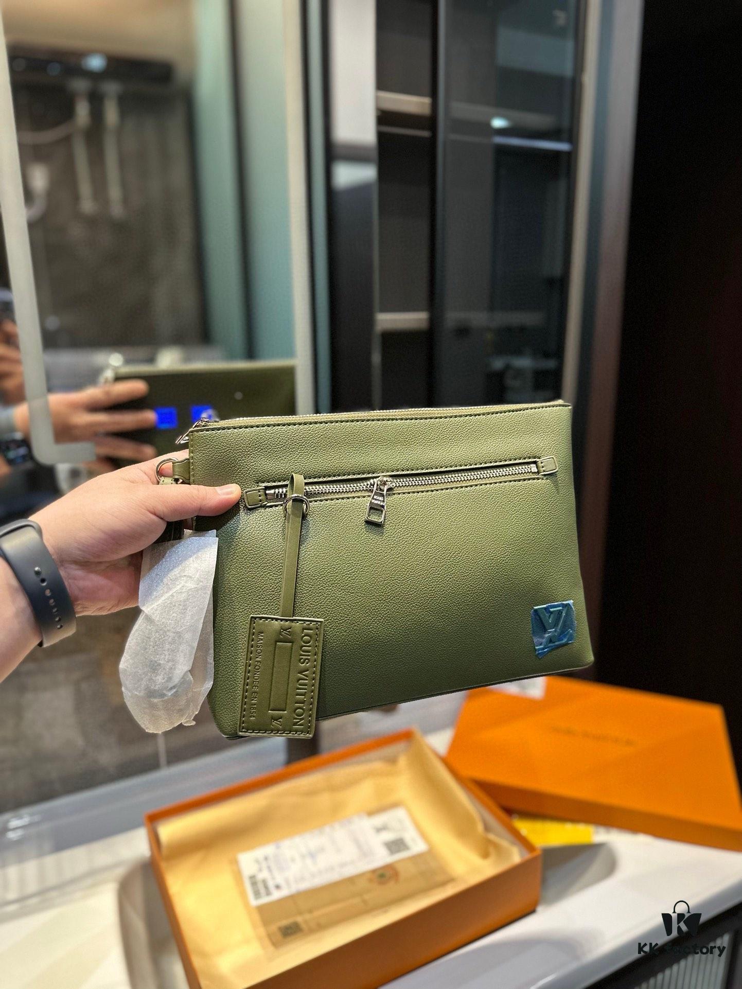 692f14614ecd253cf10792a8 LV New Men's Clutch Bag, Stylish and Youthful Design with Adjustable Shoulder Strap