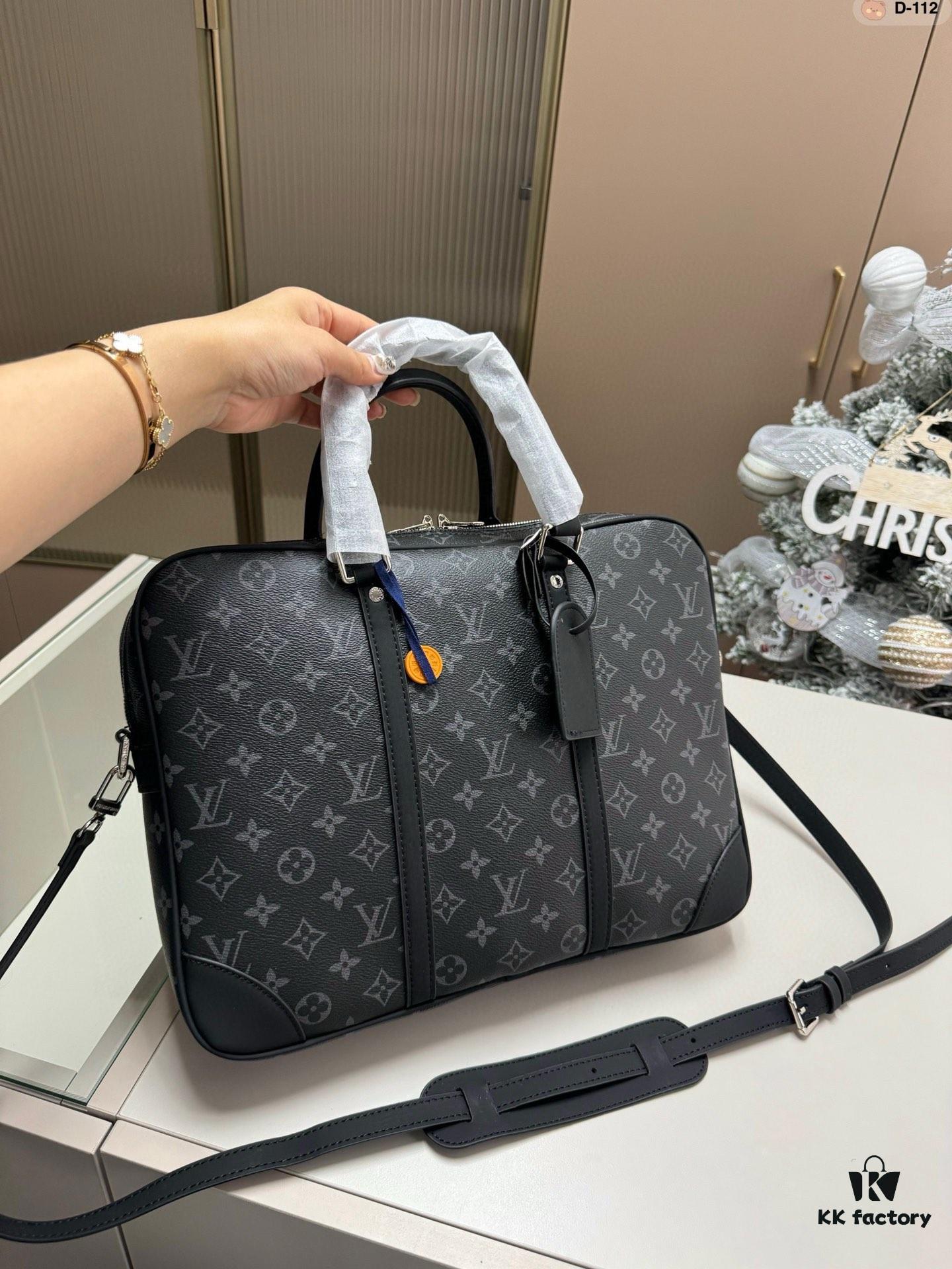692f146b4ecd253cf10792bc LV Men's Briefcase, Can Be Worn Crossbody or Carried by Hand, Spacious Capacity for Documents and Laptop, Black Classic Style, Extremely Durable Material, Ideal Choice for Business Men, Model D-112, Size 34x7x27 cm, Foldable Box