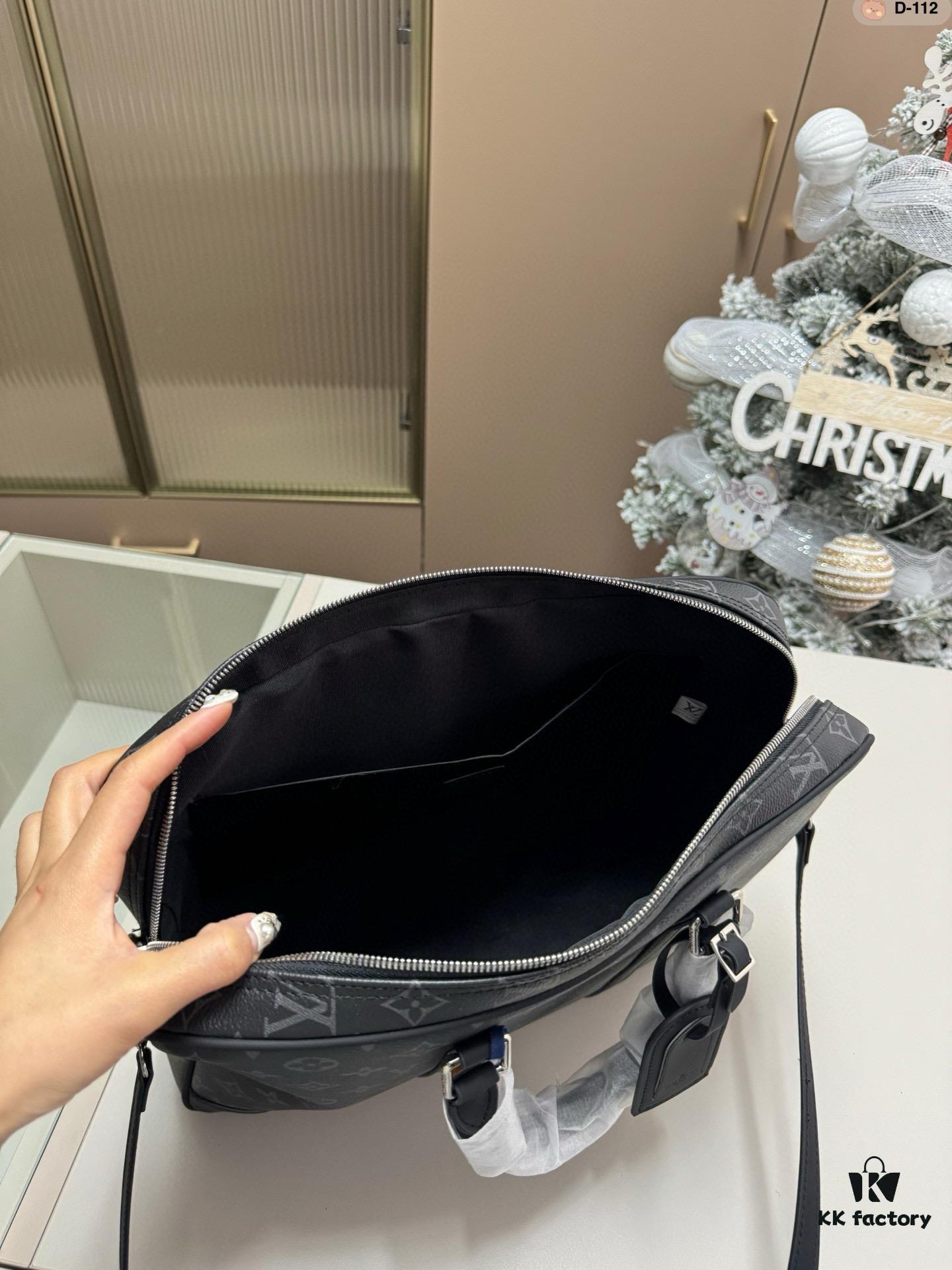 692f14724ecd253cf10792c8 LV Men's Briefcase, Can Be Worn Crossbody or Carried by Hand, Spacious Capacity for Documents and Laptop, Black Classic Style, Extremely Durable Material, Ideal Choice for Business Men, Model D-112, Size 34x7x27 cm, Foldable Box