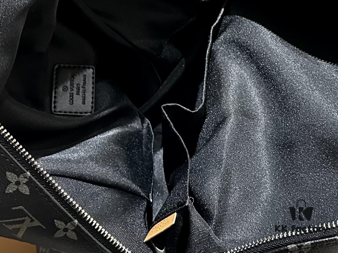 692f147a4ecd253cf10792d9 Authentic LV Men's Discovery Donald Duck Graffiti Backpack in Genuine Cowhide