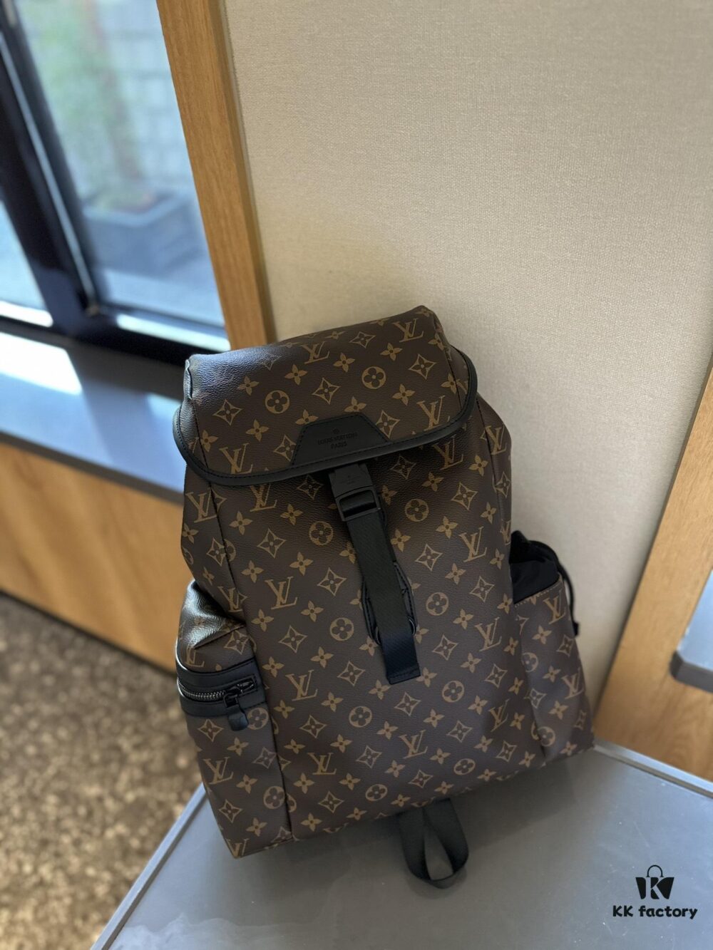 692f149e4ecd253cf1079311 LV Men's Backpack