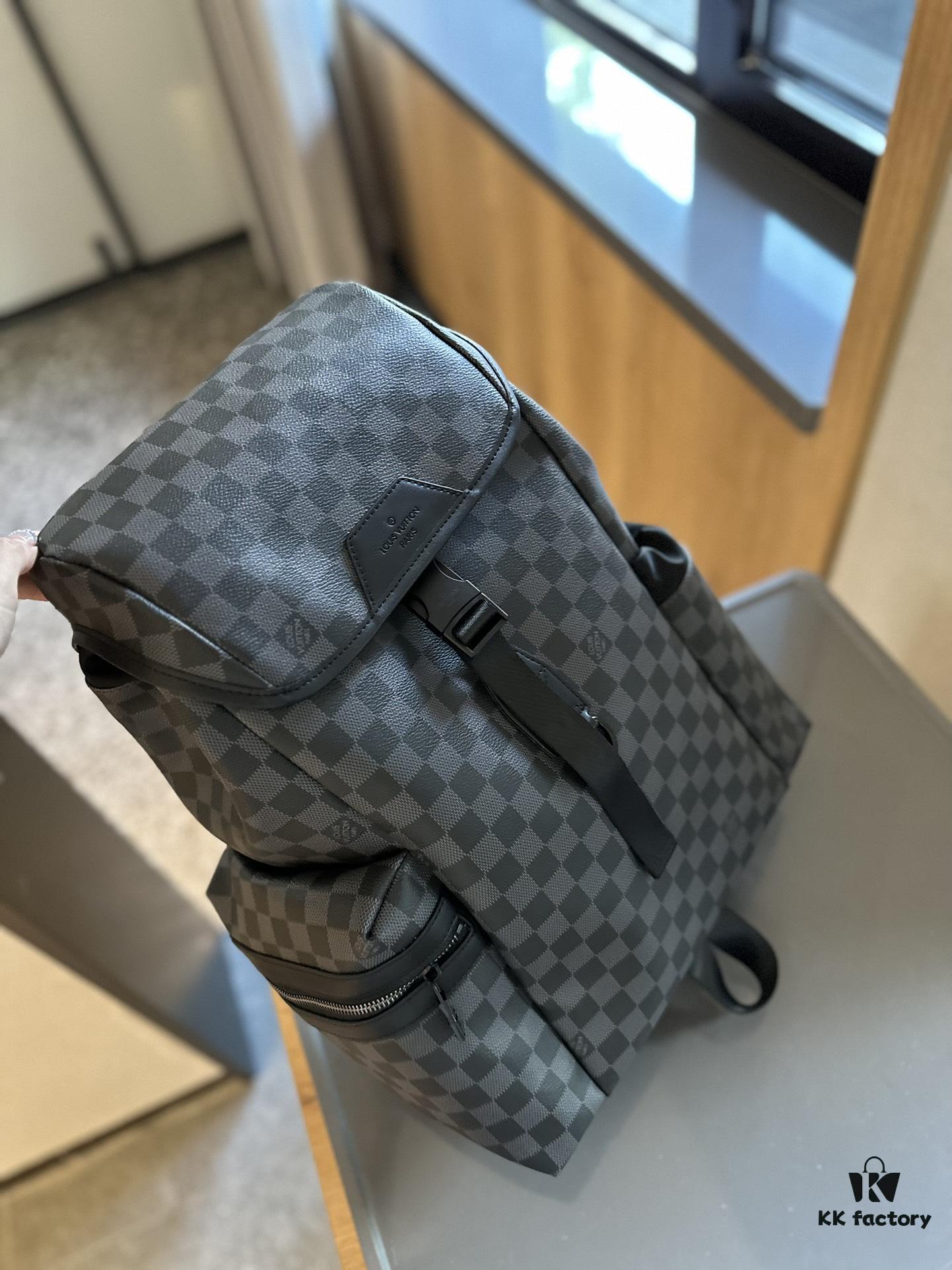 692f14a24ecd253cf1079317 LV Men's Backpack