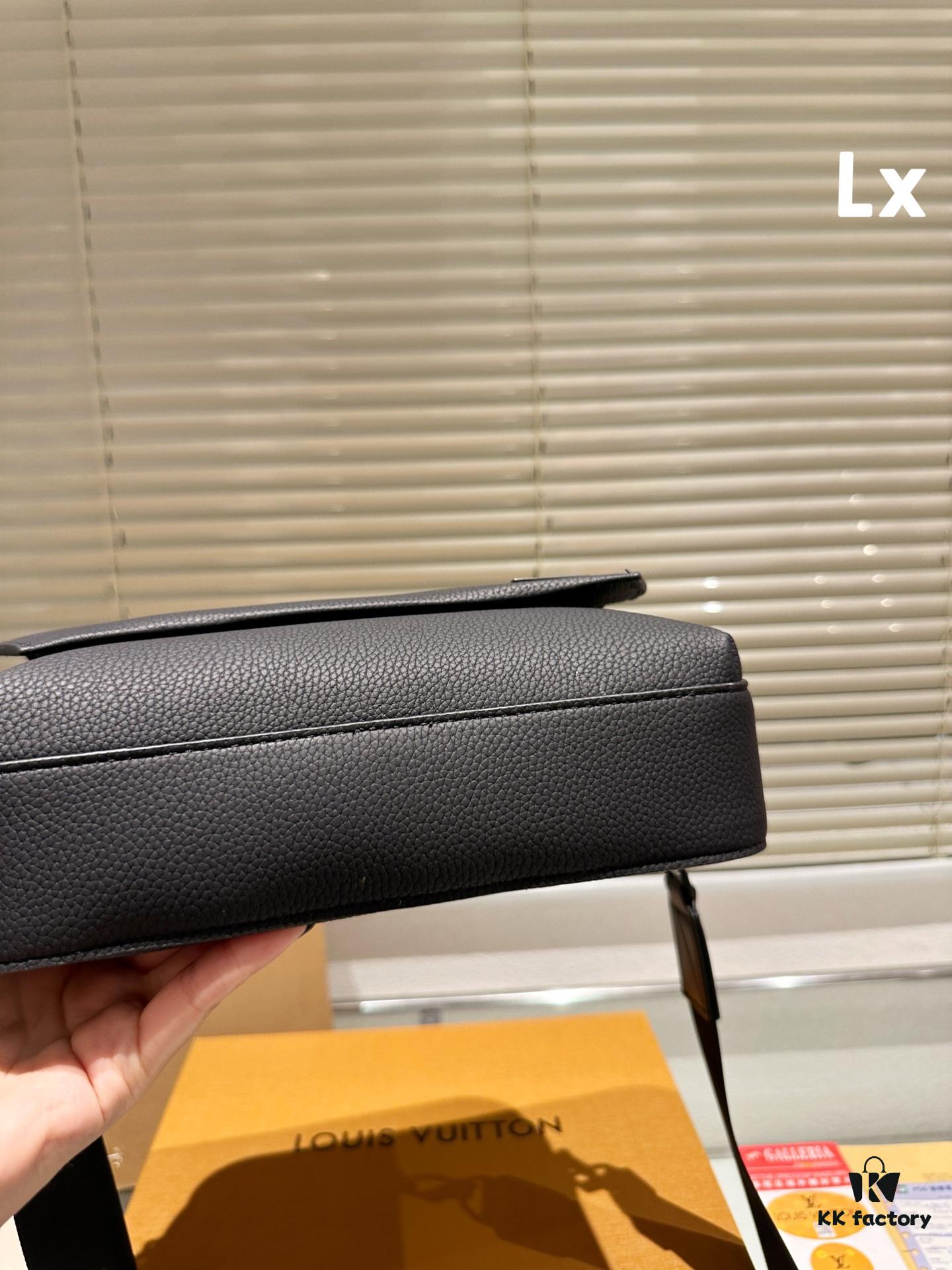 692f14bf4ecd253cf1079343 Louis Vuitton Men's Shoulder Bag with Gift Box 🎁
