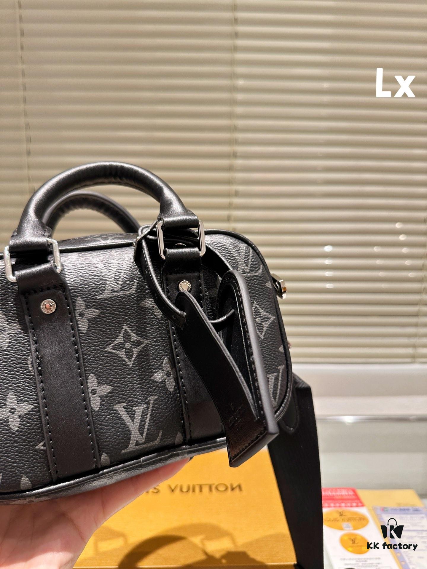 692f14c44ecd253cf107934b Louis Vuitton Men's Shoulder Bag with Gift Box 🎁