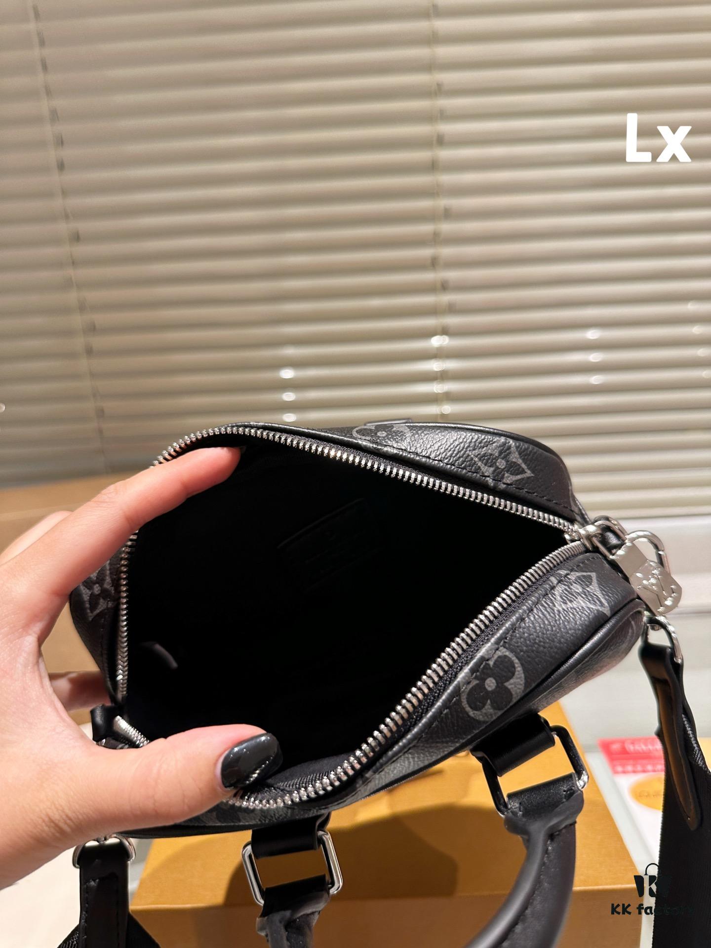 692f14c64ecd253cf107934d Louis Vuitton Men's Shoulder Bag with Gift Box 🎁