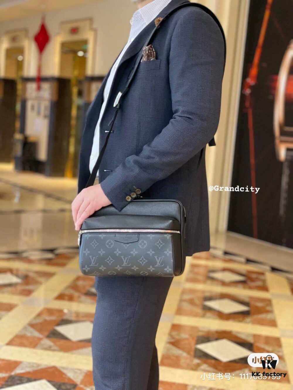 692f14d04ecd253cf1079363 LV Men's Crossbody Bag