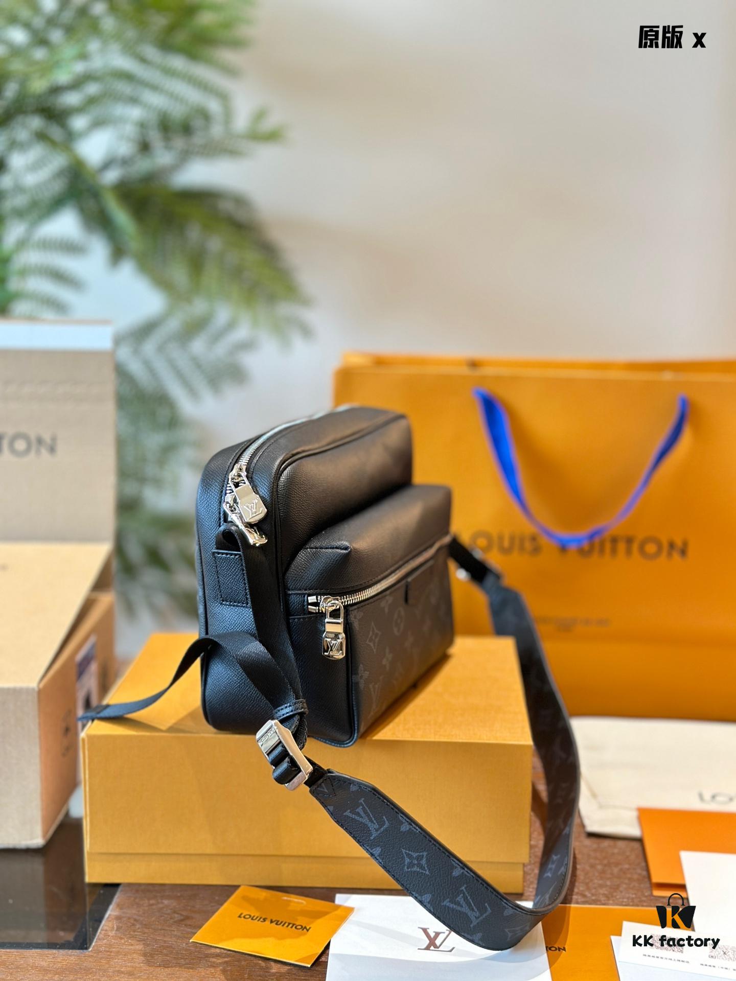 692f14d64ecd253cf107936f Louis Vuitton Outdoor Messenger Bag