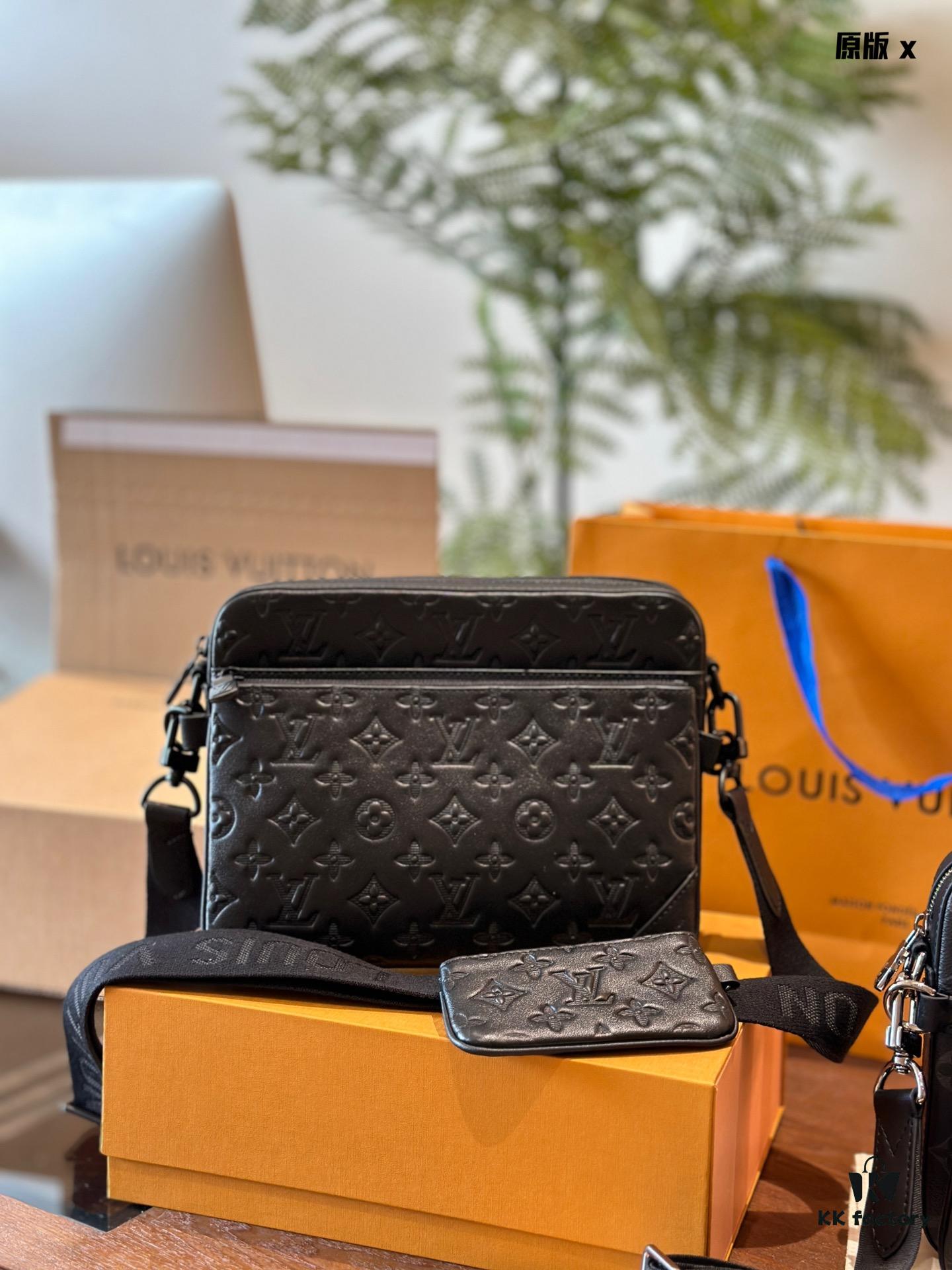 692f14e24ecd253cf1079386 Embossed Cowhide Black Monogram LV Men's Trio Three-in-One Messenger Bag in Black Knight Style