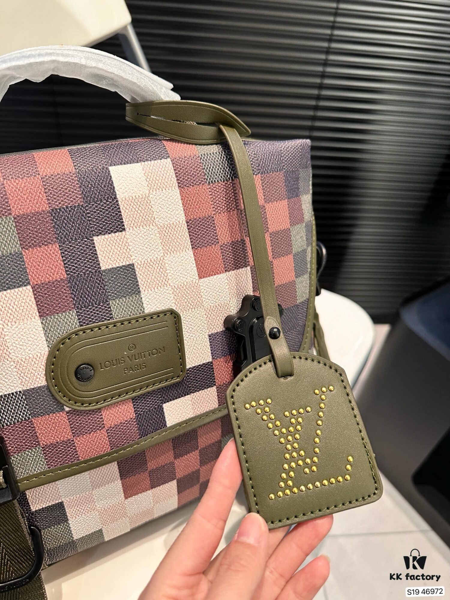 692f151a4ecd253cf10793ea Louis Vuitton Men's Messenger Bag, Shoulder Bag, Size 28x21, Model No. 46972