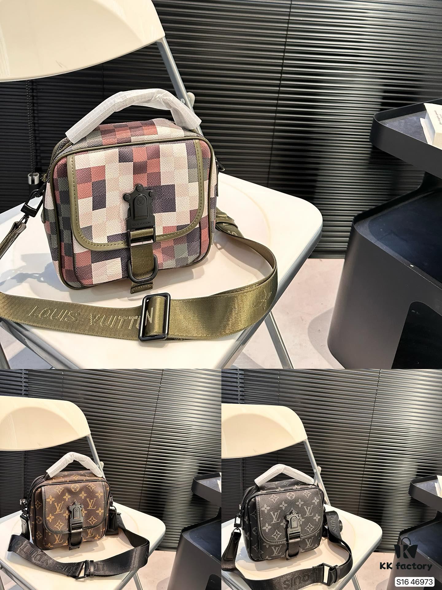 692f151d4ecd253cf10793ee Louis Vuitton Men's Messenger Bag