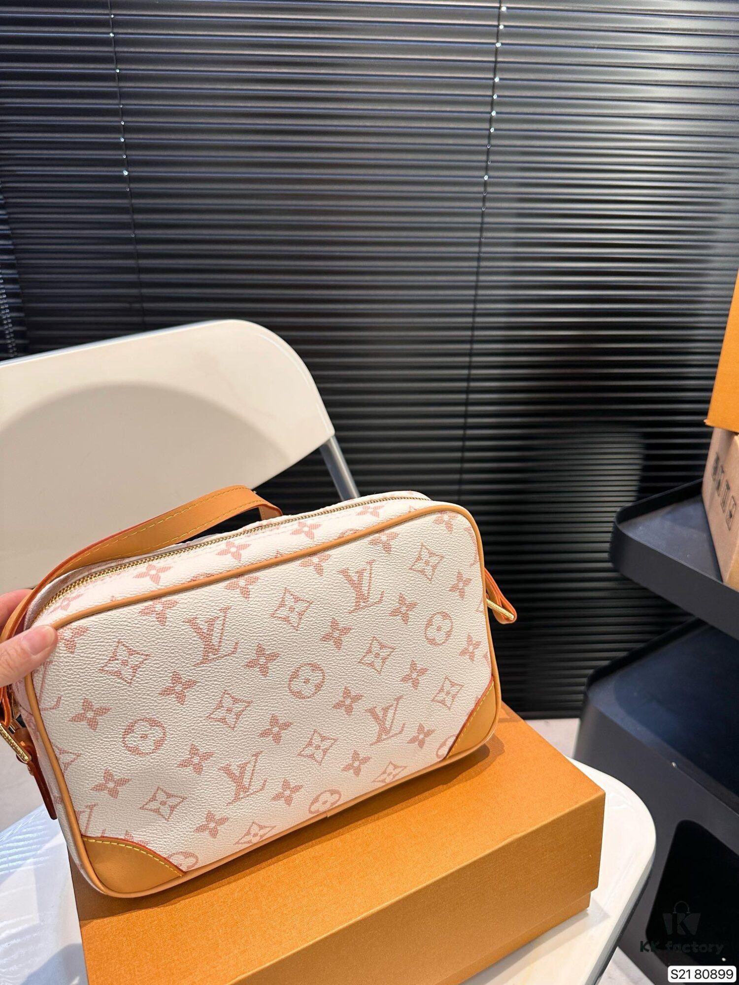692f15294ecd253cf1079404 Vintage LV Men's New Camera Bag with Foldable Box, Stylish Crossbody Shoulder Bag