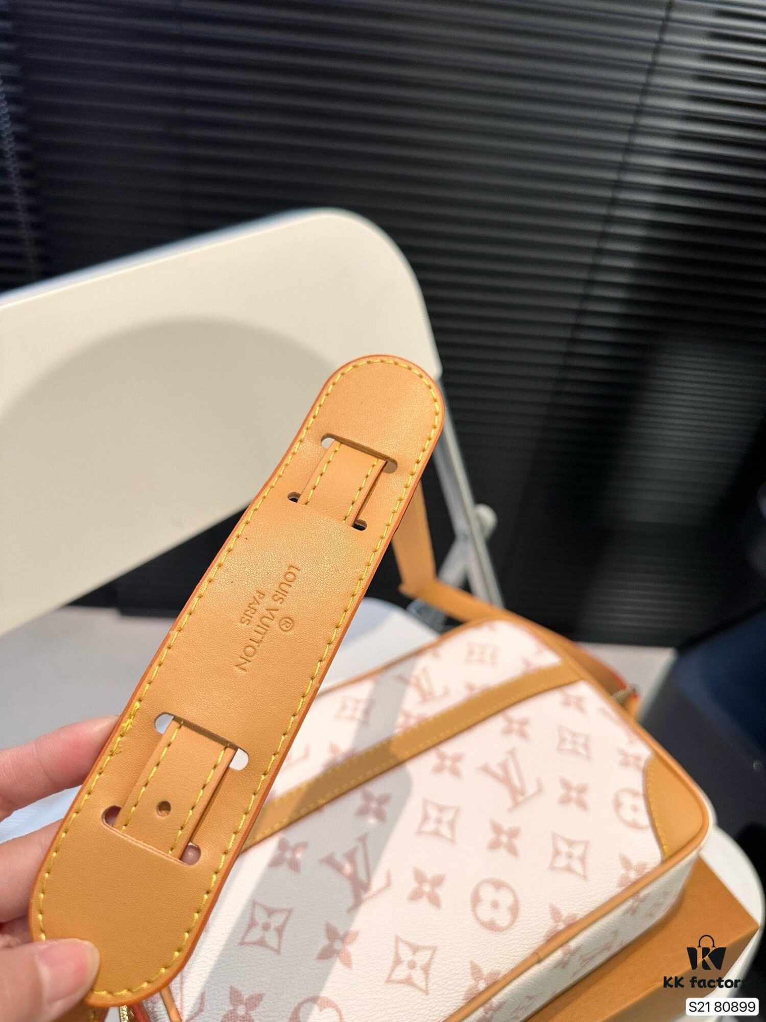 692f152b4ecd253cf1079407 Vintage LV Men's New Camera Bag with Foldable Box, Stylish Crossbody Shoulder Bag
