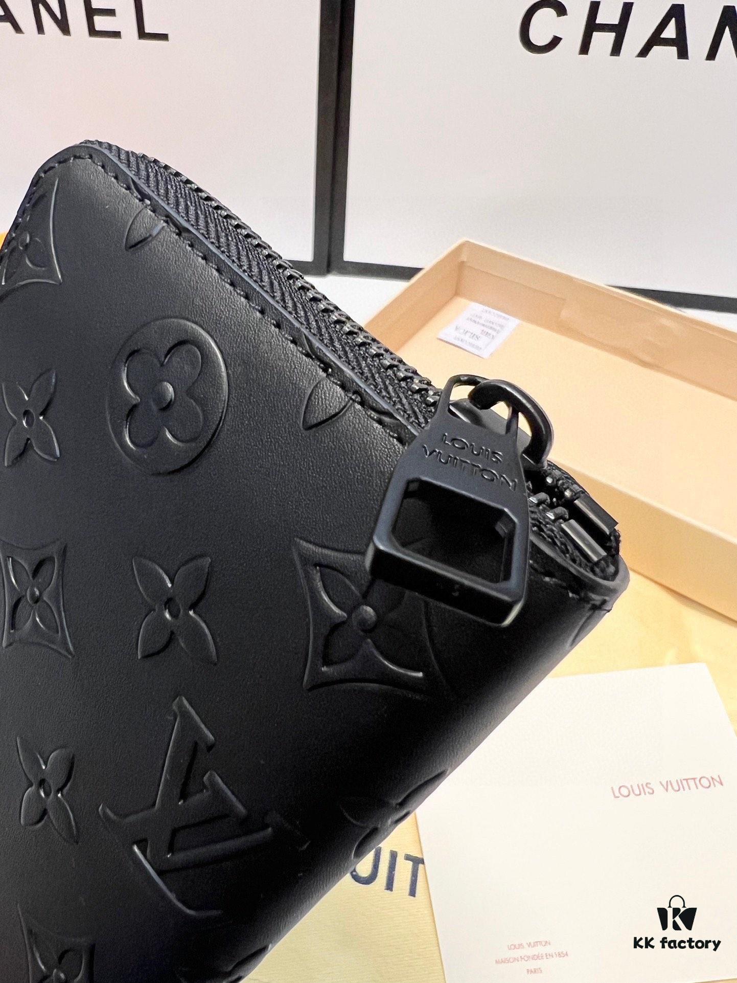 692f15394ecd253cf1079424 LV New Men's Handbag - Black, Size 20x10