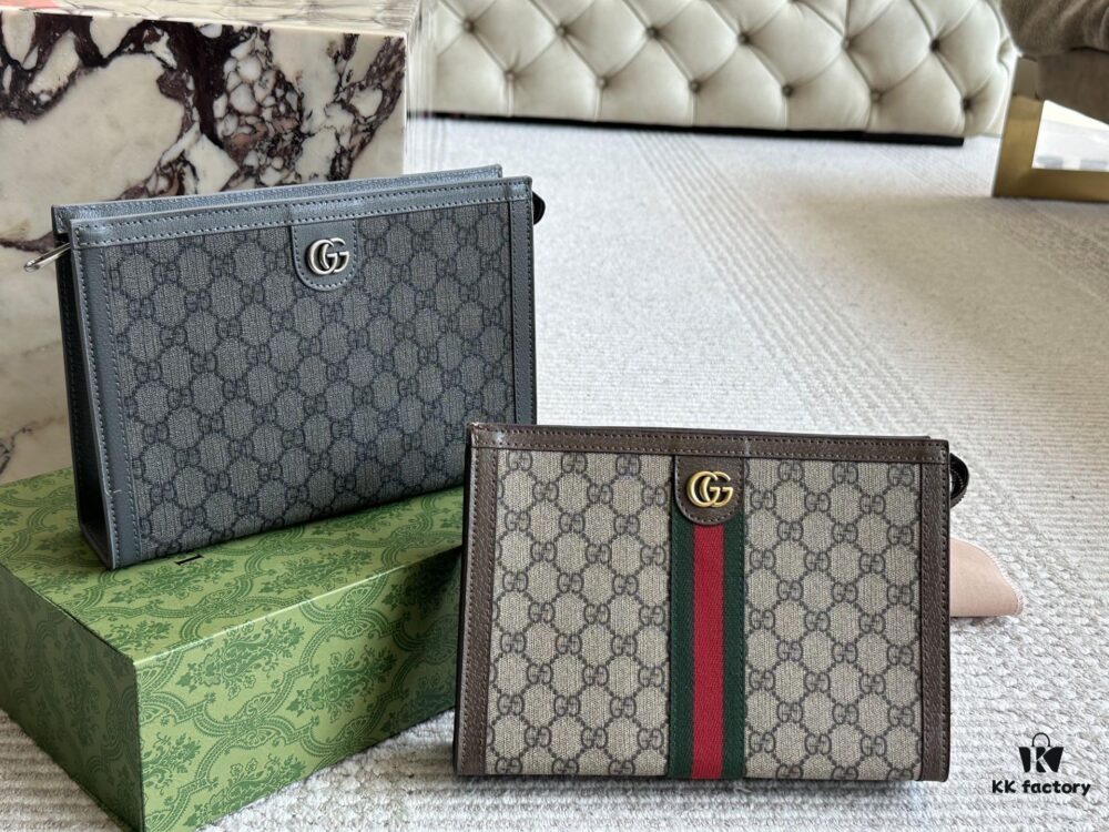 692f15784ecd253cf10794ab Gucci Men's Classic Clutch