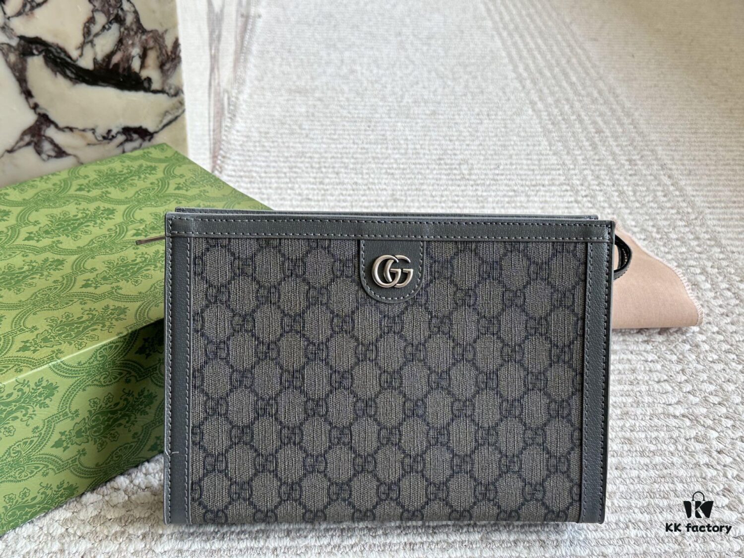 692f15794ecd253cf10794ad Gucci Men's Classic Clutch