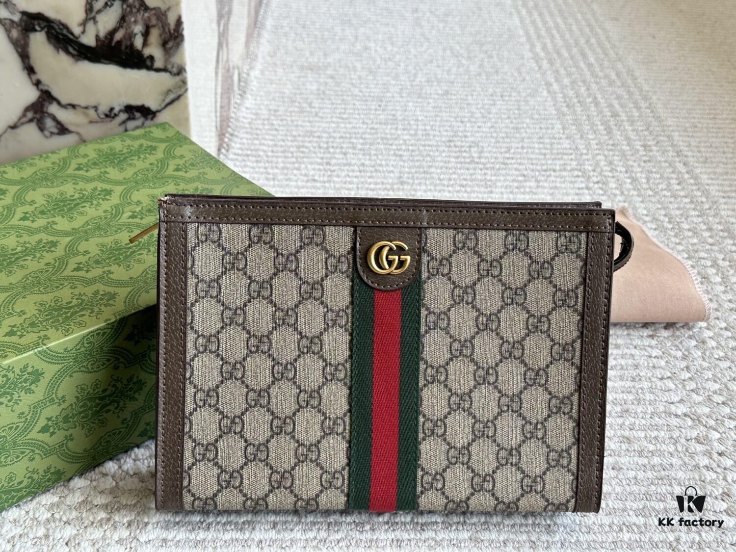 692f15794ecd253cf10794ae Gucci Men's Classic Clutch