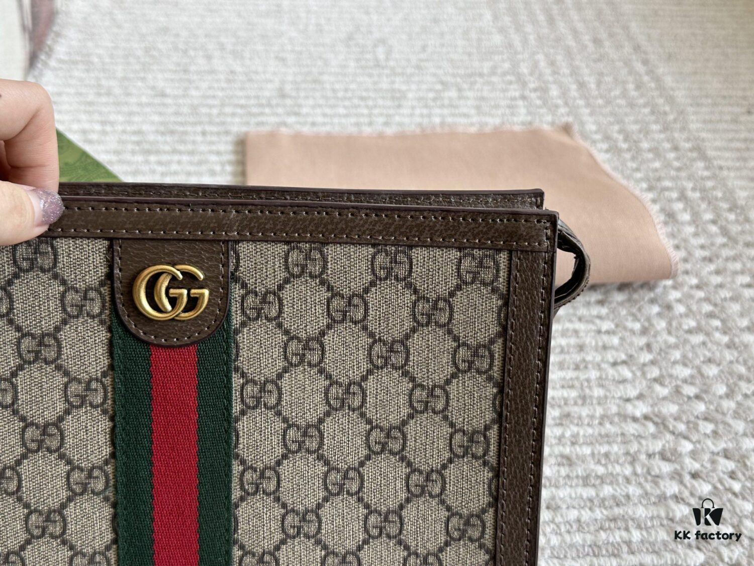 692f15794ecd253cf10794af Gucci Men's Classic Clutch