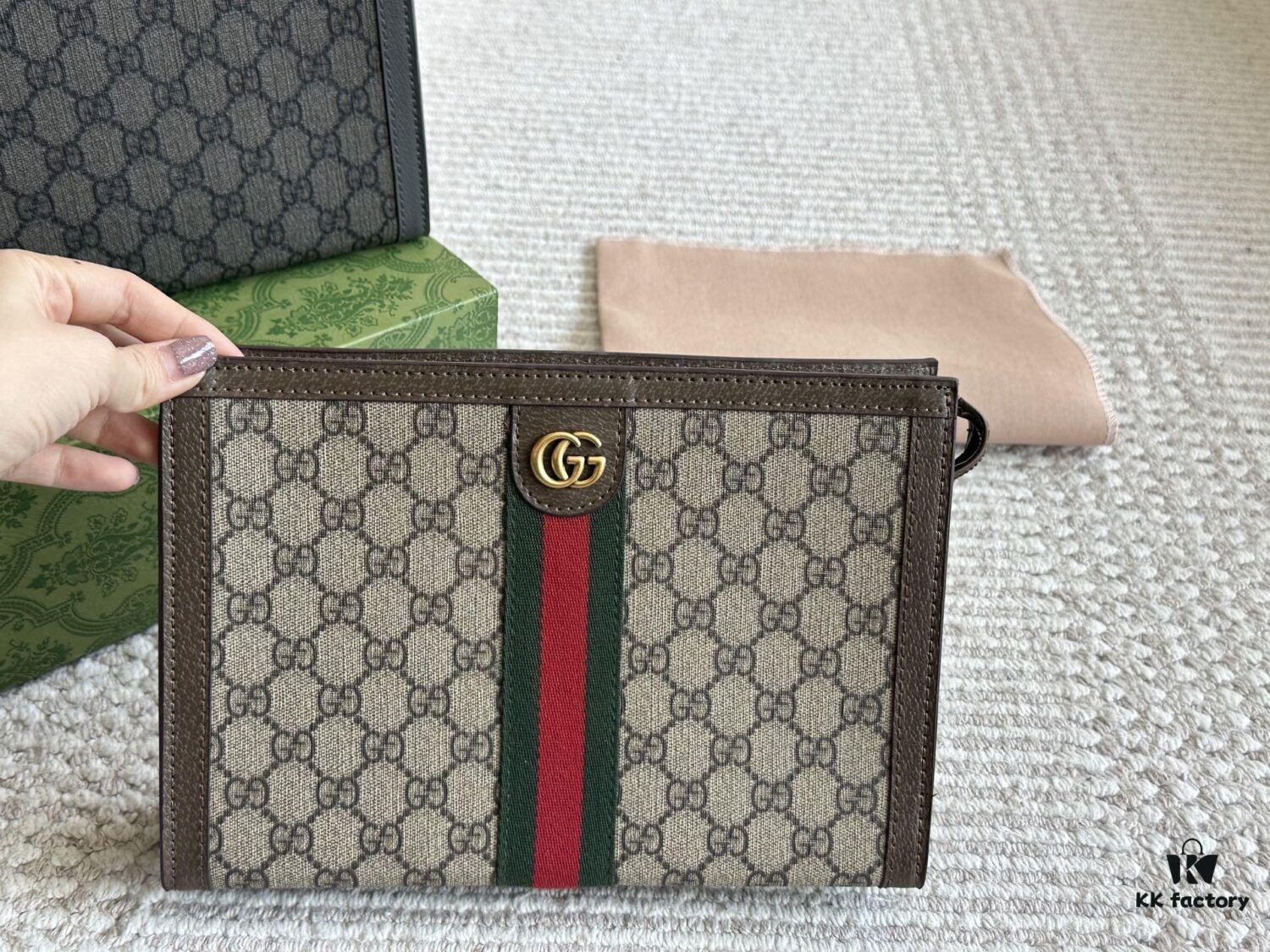692f157a4ecd253cf10794b0 Gucci Men's Classic Clutch