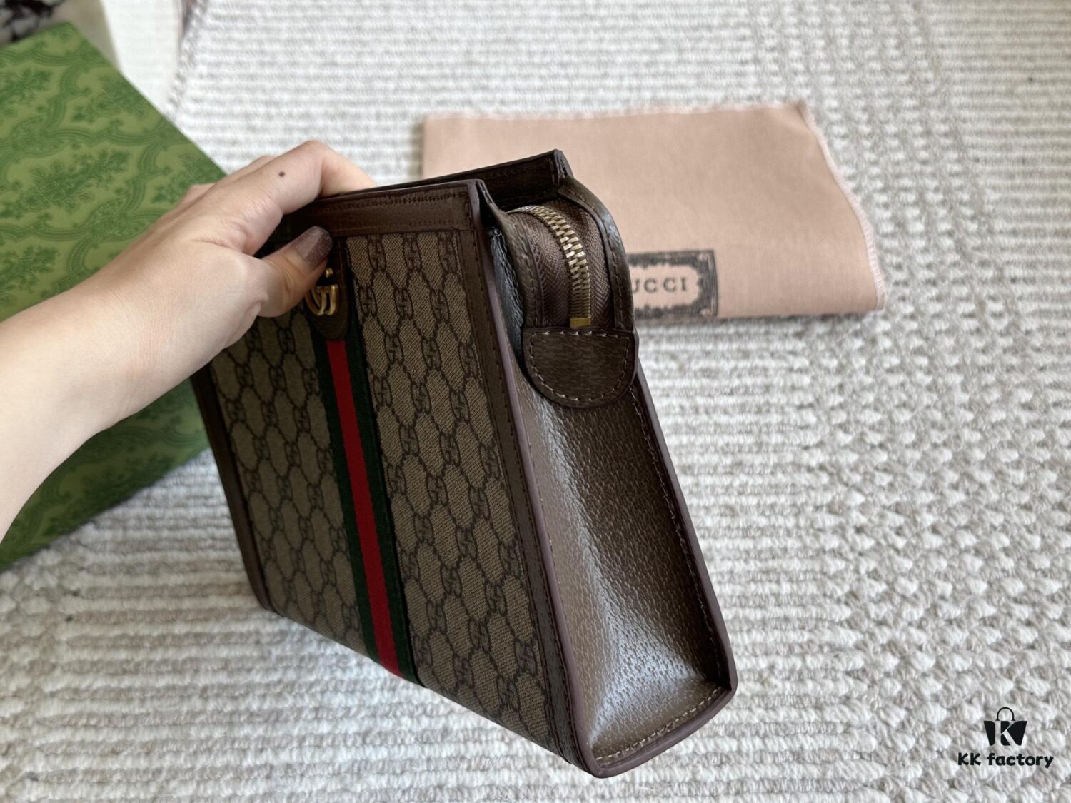 692f157b4ecd253cf10794b5 Gucci Men's Classic Clutch