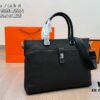 Hermès Men's Briefcase - Versatile Crossbody or Handheld Design with Spacious Interior