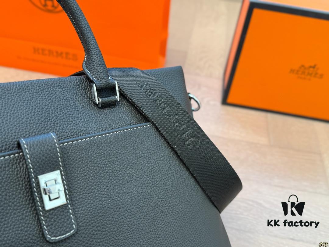 Hermès Men's Briefcase - Versatile Crossbody or Handheld Design with Spacious Interior