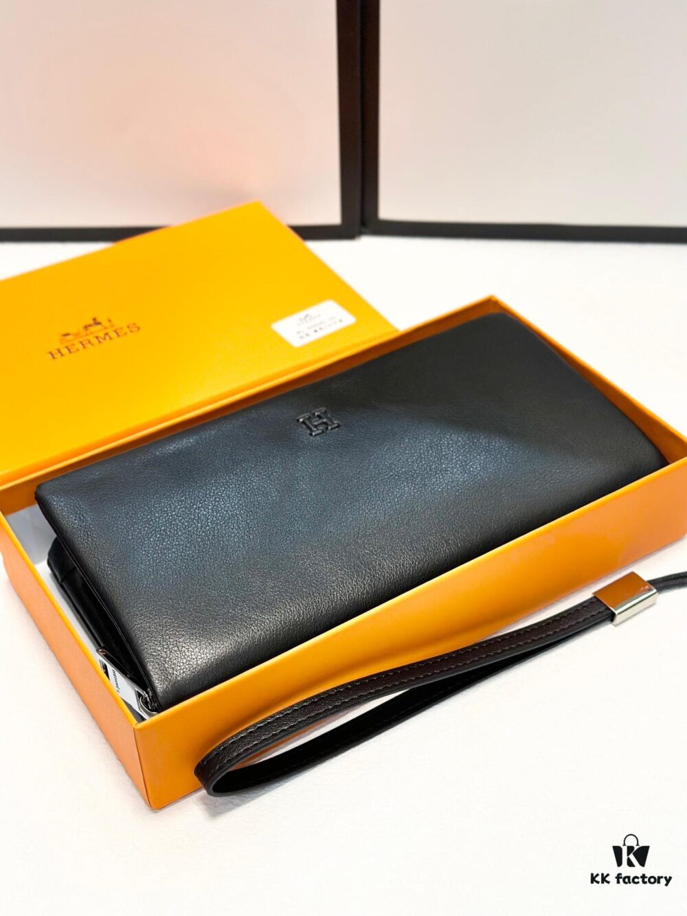 692f169a5464a31cf521a5dd Hermès Black Leather Handheld Clutch Bag 21x10 Model 90095