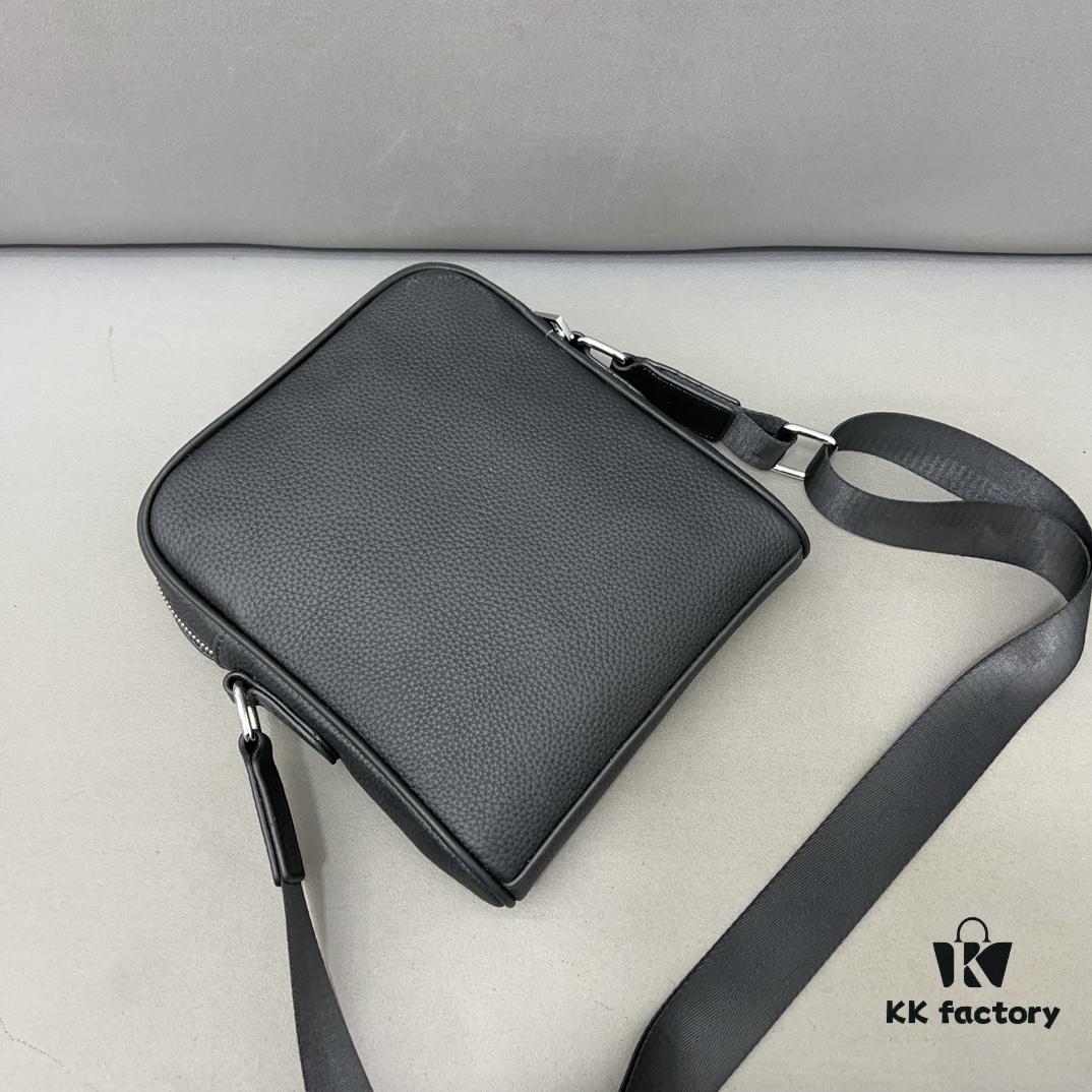 692faaef99f2d84055c8639d Hermès Embossed Shoulder Bag for Men, Leather Crossbody Bag, Casual Business Style, Exquisite Inlay Craftsmanship, Classic and Versatile Design