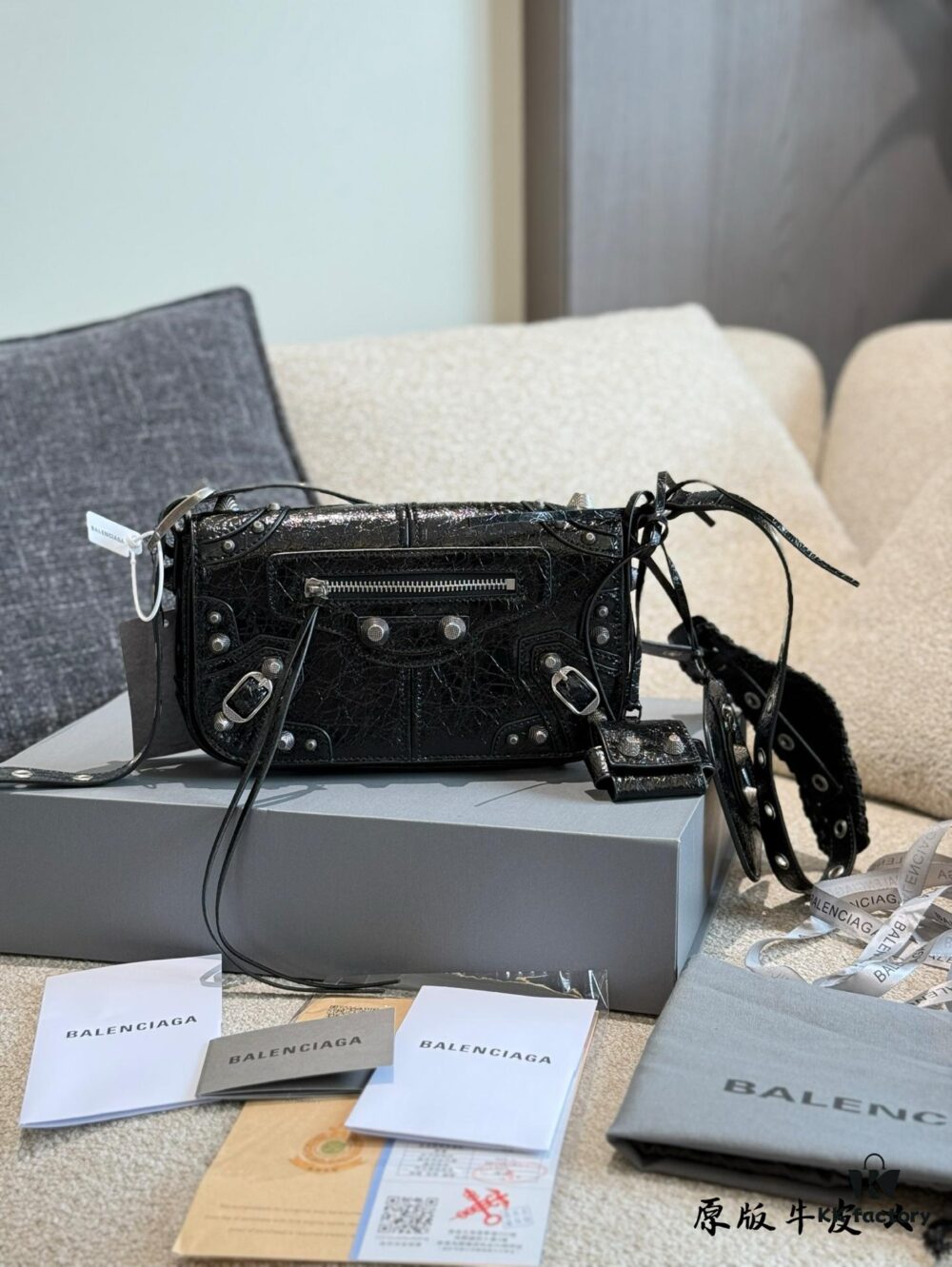 692fab1299f2d84055c863d8 Genuine Cowhide Balenciaga Le Cagole Motorcycle Bag, Jay Chou's Camera Bag Style