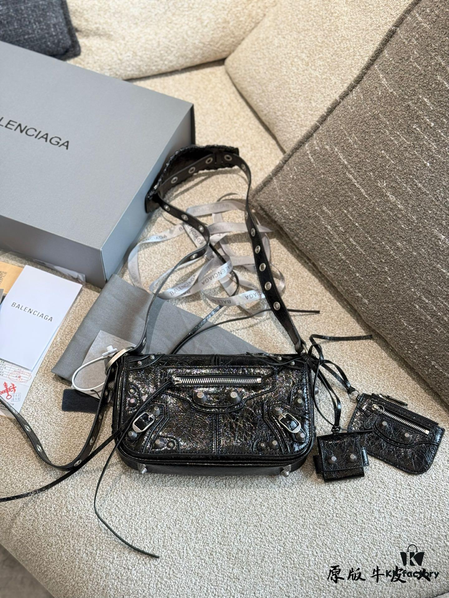 692fab1699f2d84055c863de Genuine Cowhide Balenciaga Le Cagole Motorcycle Bag, Jay Chou's Camera Bag Style