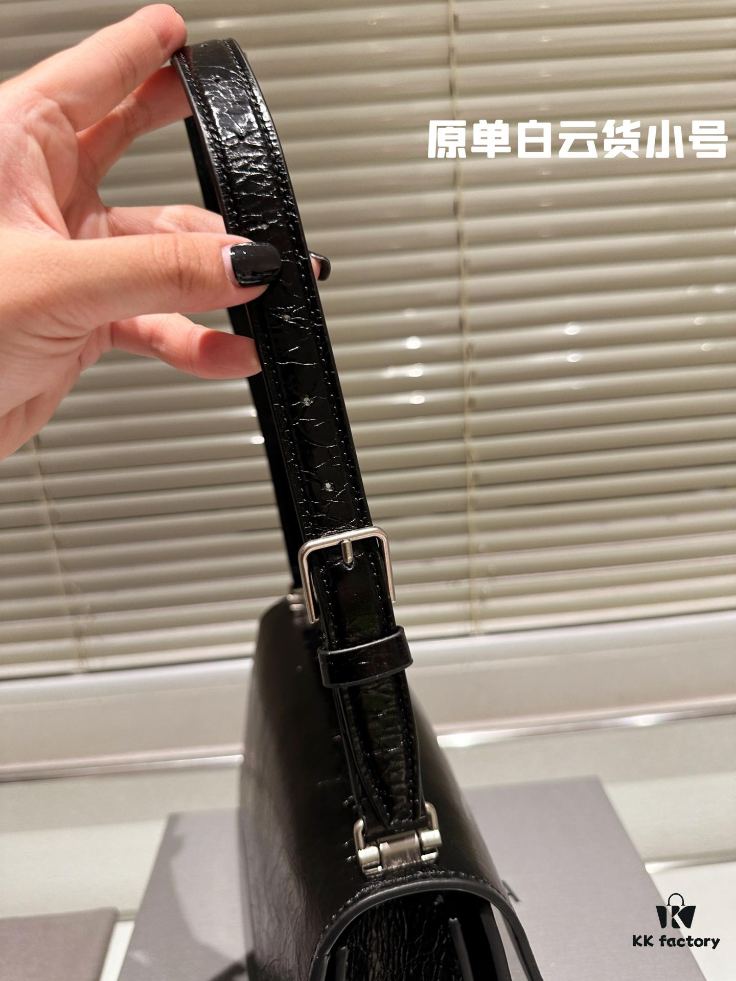 692fab3699f2d84055c86419 Balenciaga Autumn New Arrival Crush Bag in Top-Grain Leather