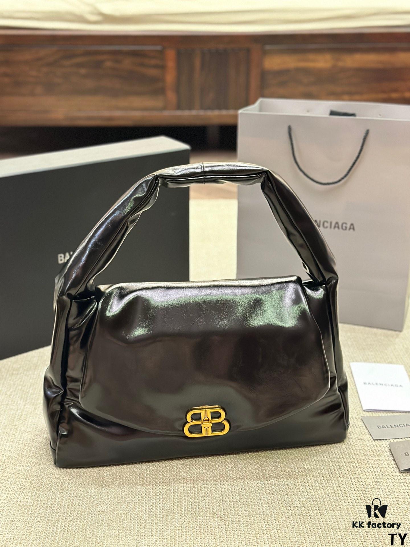 692fab4099f2d84055c86425 BALENCIAGA BB SOFT Flap Bag – Stunning Look, Unisex Style