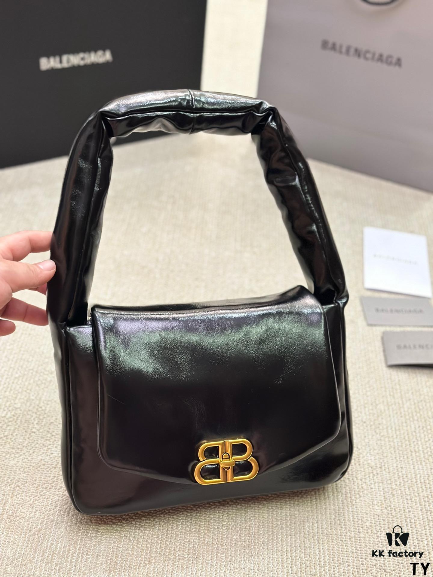692fab4699f2d84055c86430 BALENCIAGA BB SOFT Flap Bag – Stunning Look, Unisex Style