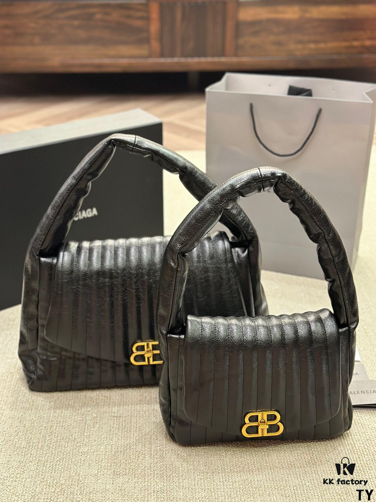 692fab4999f2d84055c86433 Stylish and Chic! BALENCIAGA BB SOFT Flap Bag