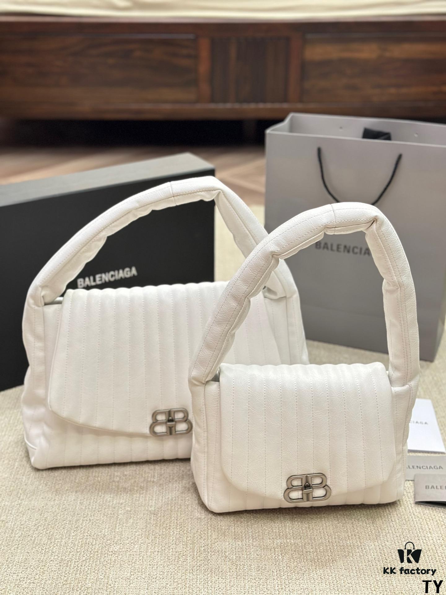 692fab4a99f2d84055c86434 Stylish and Chic! BALENCIAGA BB SOFT Flap Bag