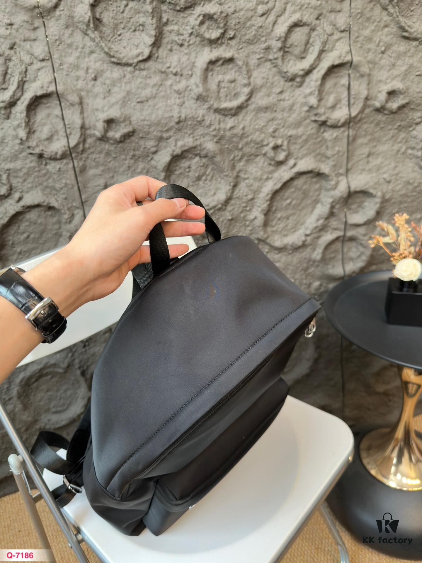692fab7e99f2d84055c86498 Balenciaga Sac à dos Backpack, Unisex Large-Capacity Backpack, School Bag, Crafted with Precision Inlay Work, Classic and Versatile Design, Made with Original Factory Materials, Actual Product Photography