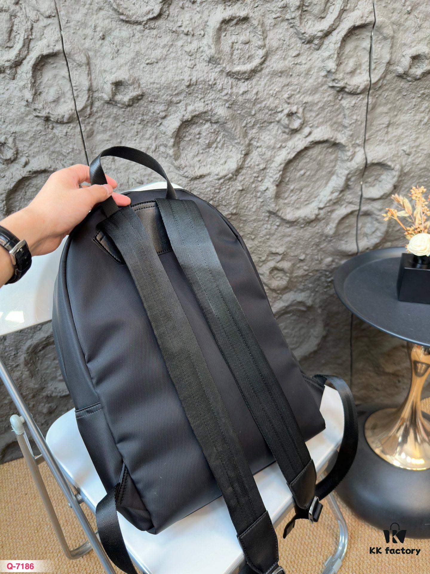 692fab7f99f2d84055c8649a Balenciaga Sac à dos Backpack, Unisex Large-Capacity Backpack, School Bag, Crafted with Precision Inlay Work, Classic and Versatile Design, Made with Original Factory Materials, Actual Product Photography
