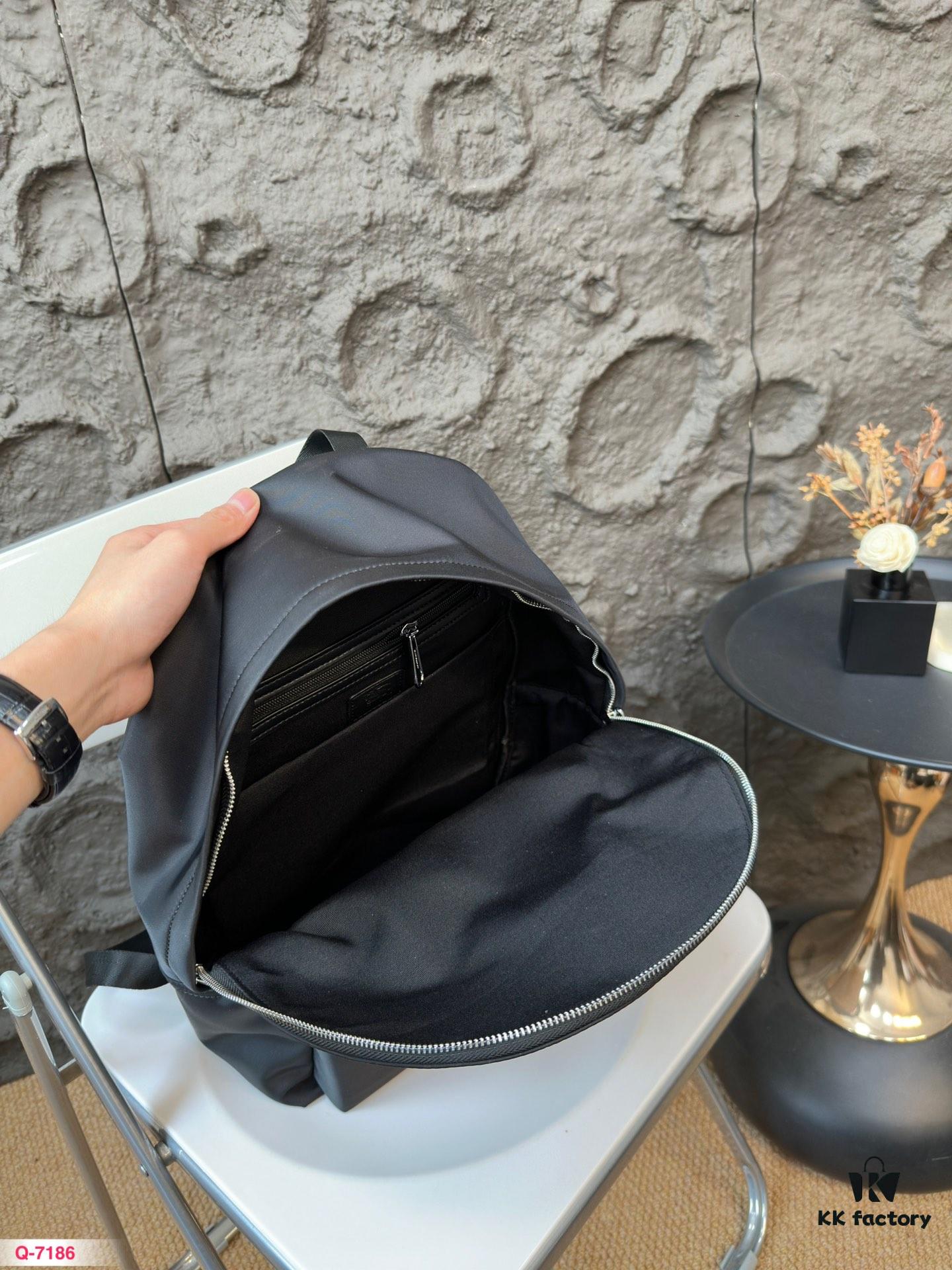 692fab8699f2d84055c864a6 Balenciaga Sac à dos Backpack, Unisex Large-Capacity Backpack, School Bag, Crafted with Precision Inlay Work, Classic and Versatile Design, Made with Original Factory Materials, Actual Product Photography