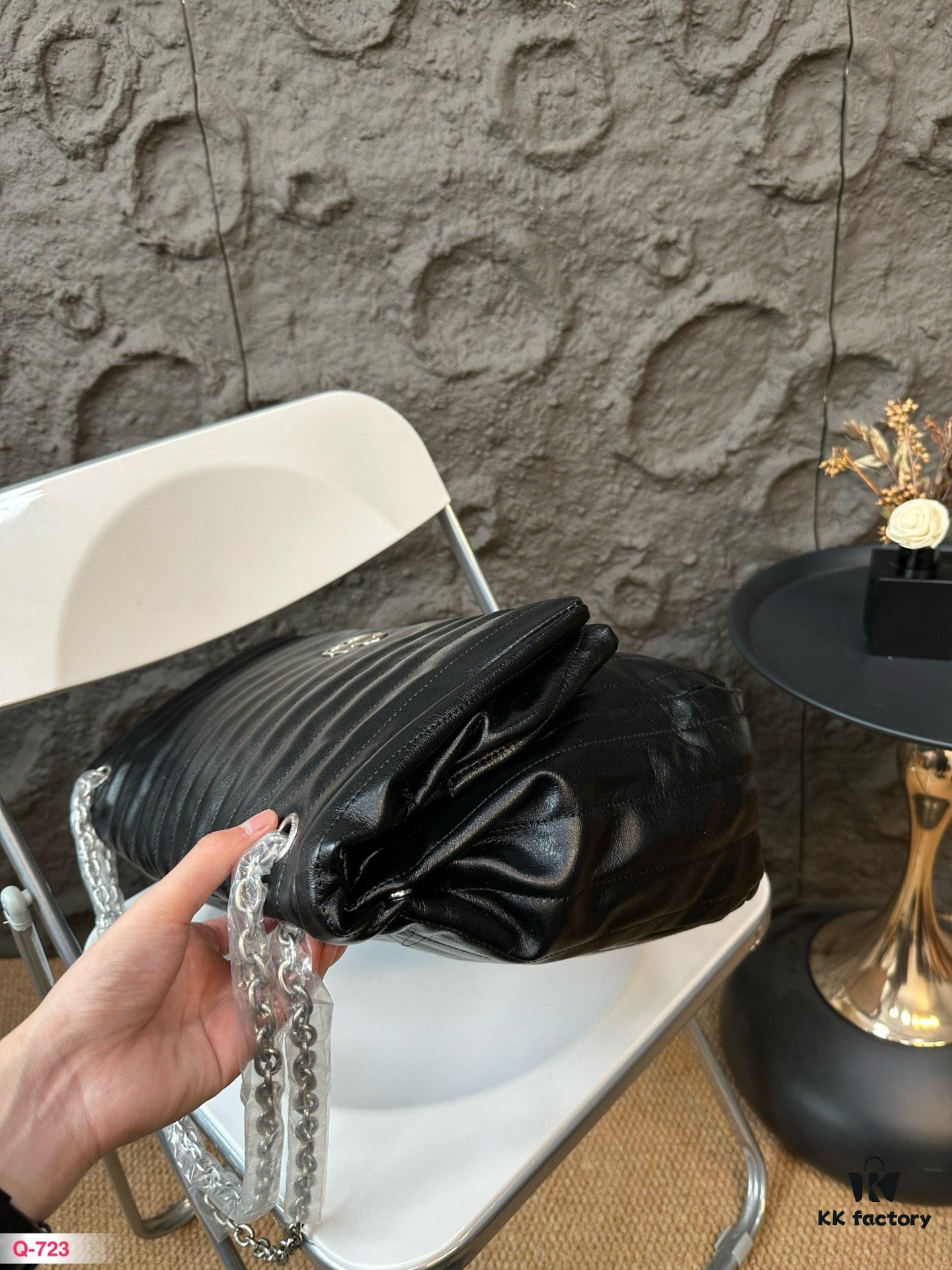 692fab8c99f2d84055c864b1 Balenciaga New Arrival Unisex Otto Bag