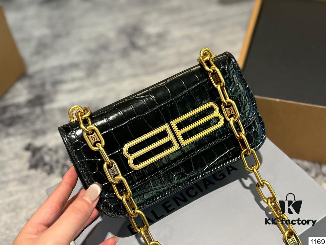 692fabb299f2d84055c864ee Balenciaga Gossip Bag: What Makes It So Desirable?