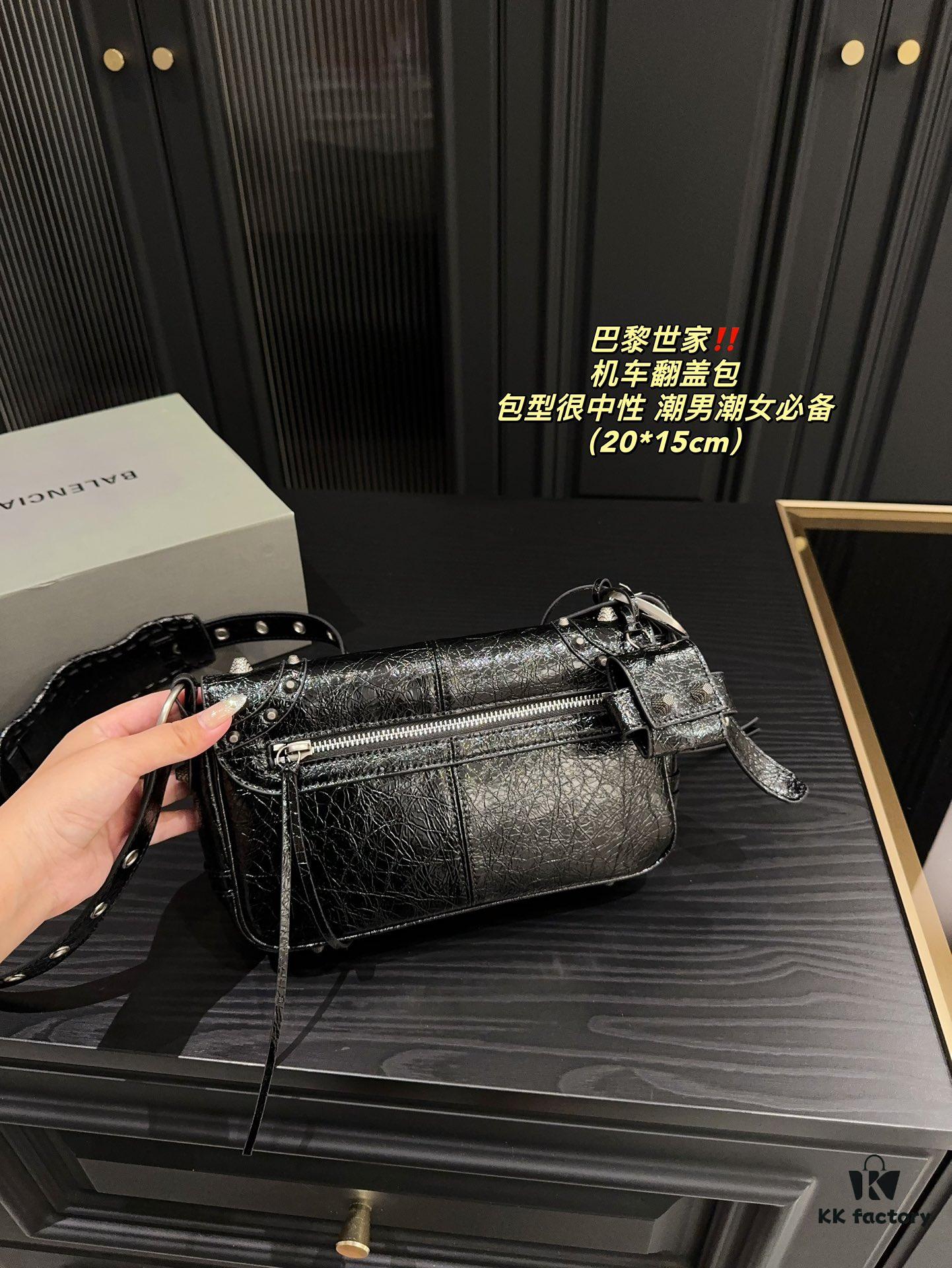 692fabcc99f2d84055c86511 Balenciaga New Motorcycle Flap Bag Size 20.15