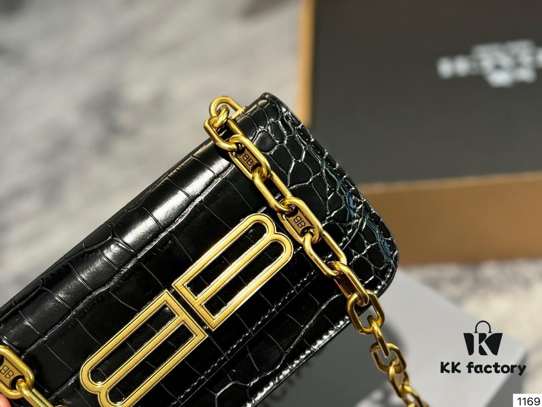 692fabd999f2d84055c86521 Balenciaga Gossip Bag: What Makes It So Desirable?