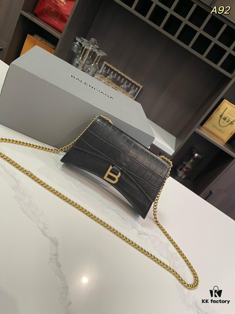 692fabf099f2d84055c86538 Genuine Leather Foldable Gift Box 🎁, Balenciaga Downtown Style New Arrival Hourglass Crocodile Pattern Unisex Bag