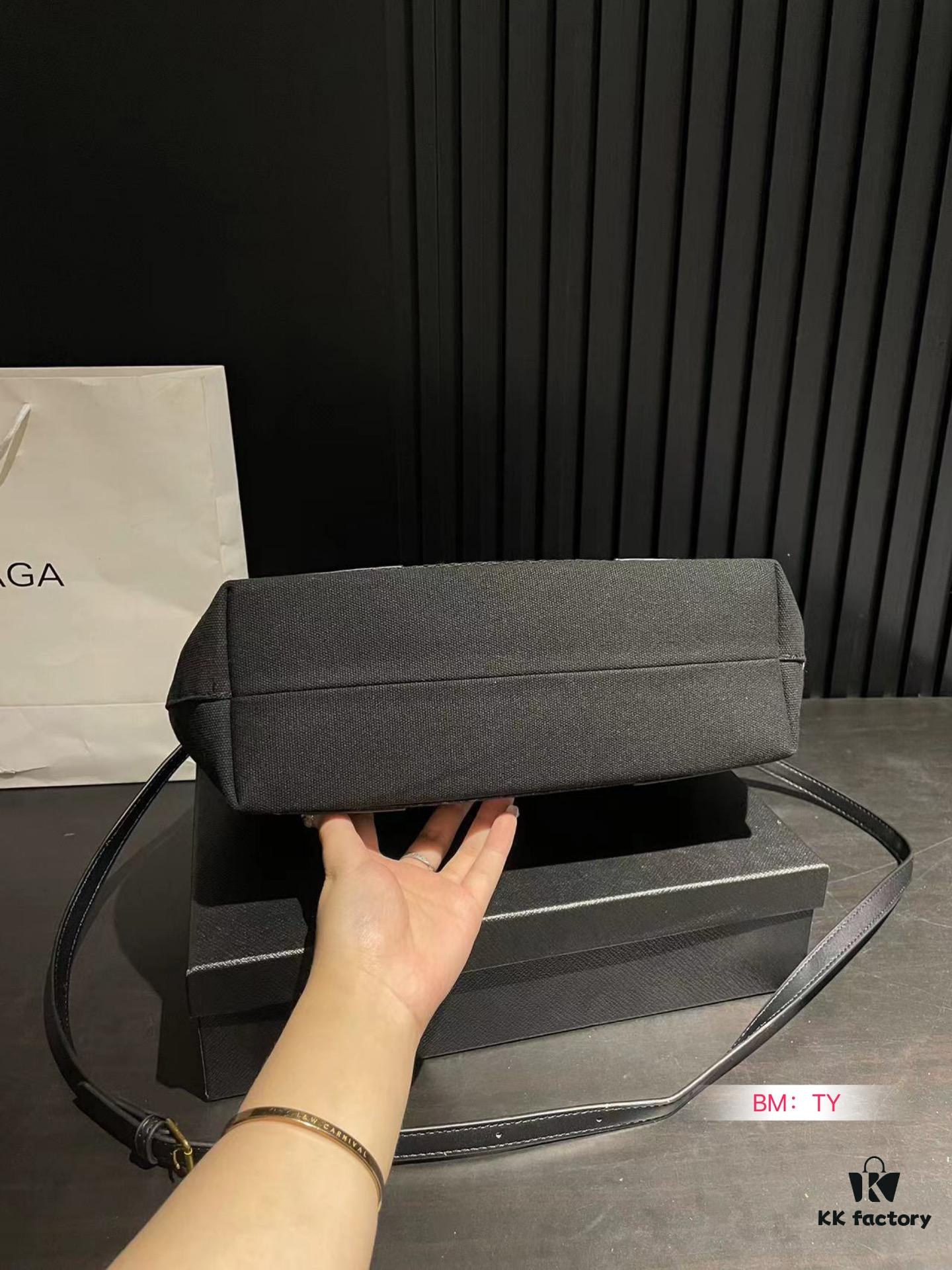 692fac0099f2d84055c8654b Balenciaga Tote Bag Small and Large Size Unisex Casual Stylish Lightweight Spacious
